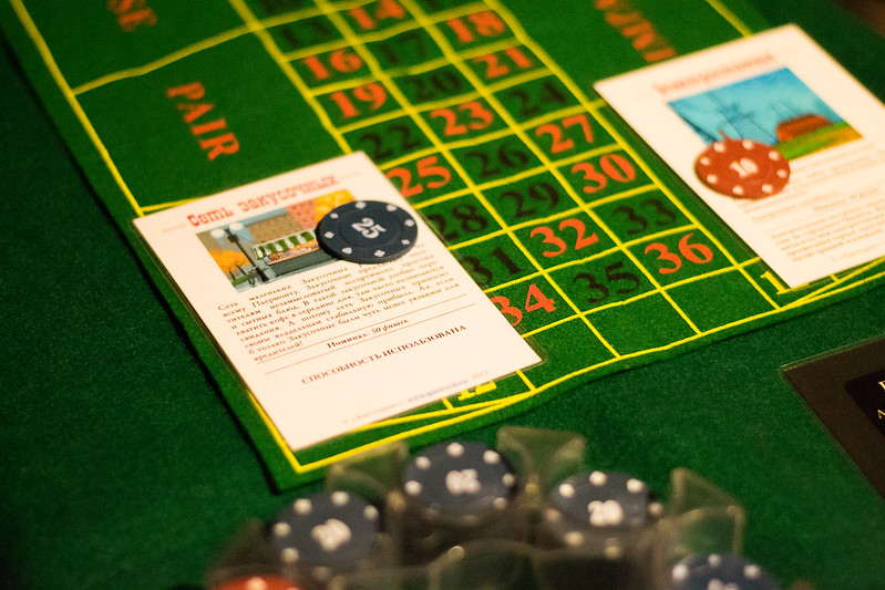 Ведущий развлекает гостей на корпоративе в Yekaterinburg