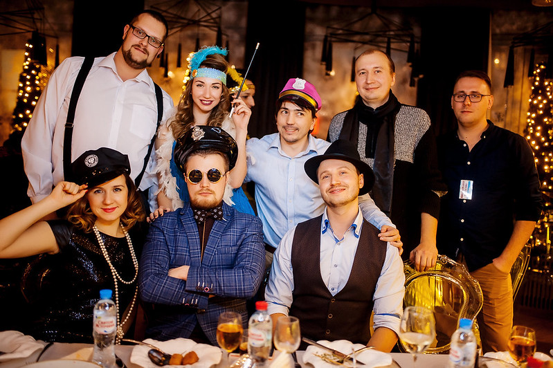 Команда компании празднует Новый год в ресторане Yekaterinburg